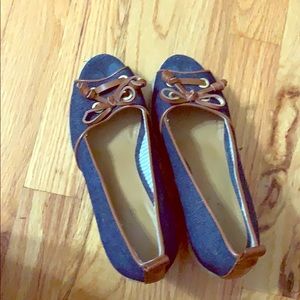 Which is very comfortable cushions good condition